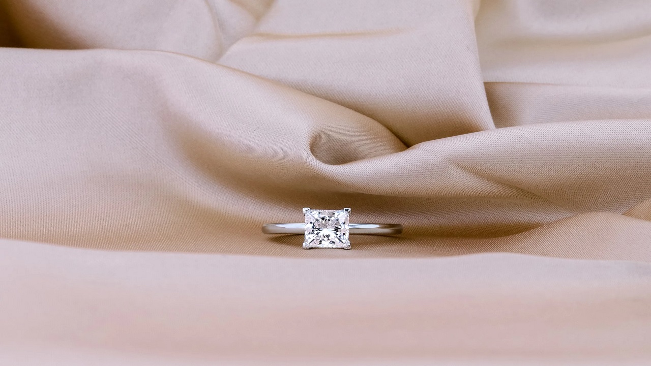 How to Choose a Princess Solitaire Engagement Ring That Will Never Go Out of Style